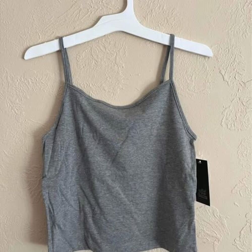 Case pack of 27 crop camisoles size medium